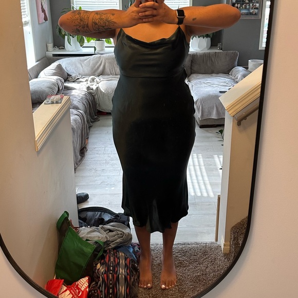 Poshmark Bowen dress - Picture 4 of 5